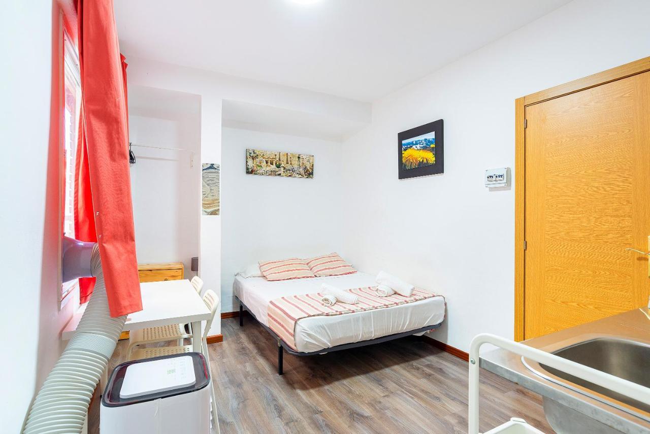 Rooms Young People Only, Soho Citycenter Málaga Esterno foto